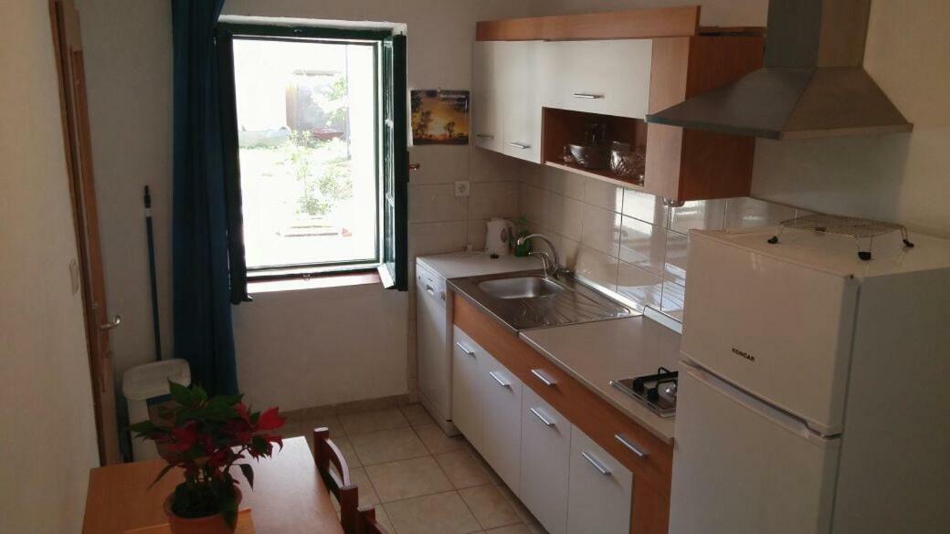 Apartments Viktorija Starigrad Paklenica Exteriör bild