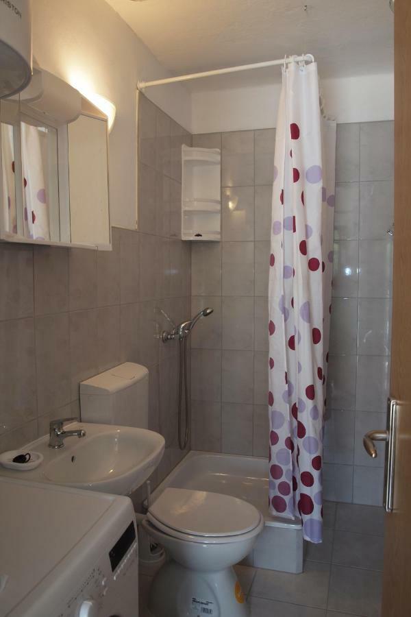 Apartments Viktorija Starigrad Paklenica Exteriör bild