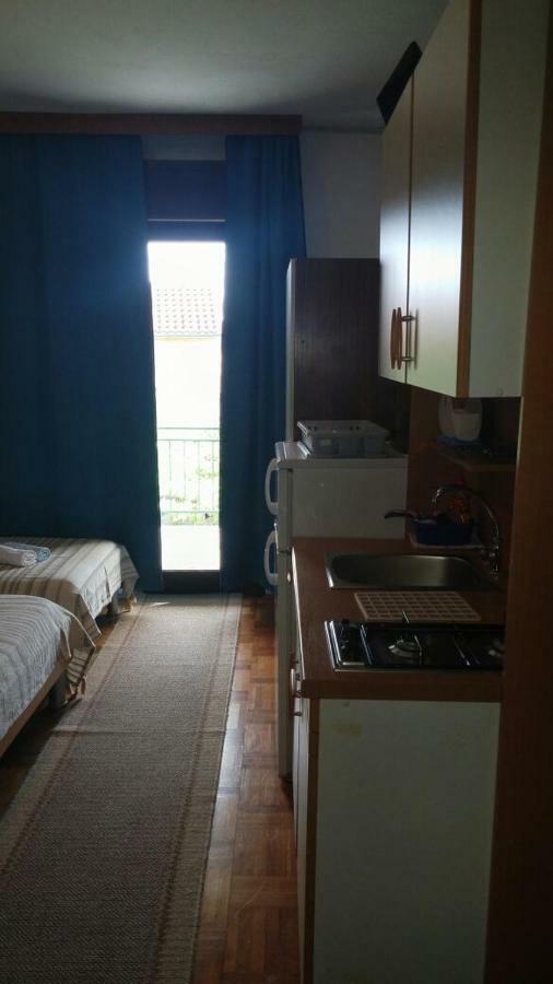Apartments Viktorija Starigrad Paklenica Exteriör bild